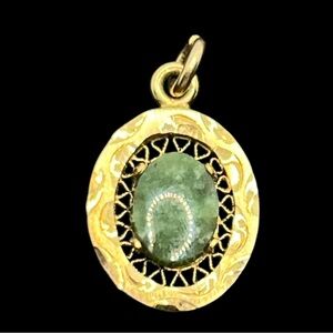 Lamode KaratClad gold tone green cabochon pendant for necklace vintage